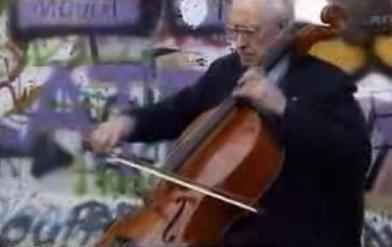 Mstislav Rostropovich at the Berlin Wall — November 11, 1989